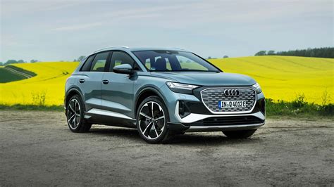 Audi Q4 e-tron įkrovimo stotelėje