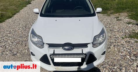 Nuotrauka: Ford Focus III kartos automobilis su originaliais ratlankiais