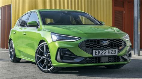 Nuotrauka: Ford Focus IV kartos automobilis su originaliais ratlankiais