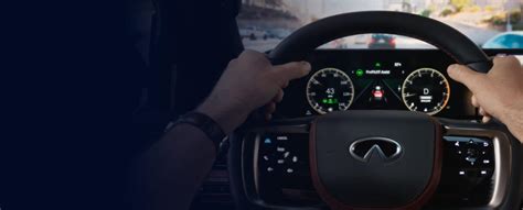 Infografika, iliustruojanti Infiniti ProPILOT Assist sistemos veikimą