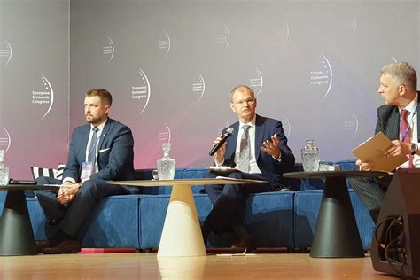 „FlexSpace“ sėdynių transformacijos iliustracija