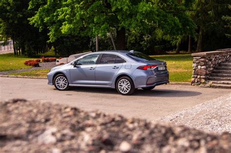 Toyota Corolla sedano, hečbeko ir universalo modelių vizualinis palyginimas