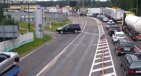 Automobilis prieš sieną, žymimas žibintų centras