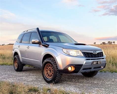 Subaru Forester SH visureigis 2011 metų modelio priekinis-šoninis vaizdas