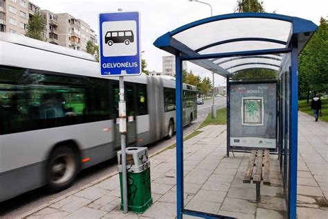 Pavyzdys: E.paper tvarkaraščių švieslentės viešojo transporto stotelėje