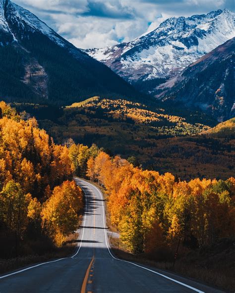 https://cdn.pixabay.com/photo/2015/11/18/21/00/road-1051329_1280.jpg