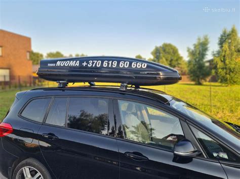 Įvairių dydžių stogo bagažinės krepšiai, skirti papildomai krovos vietai