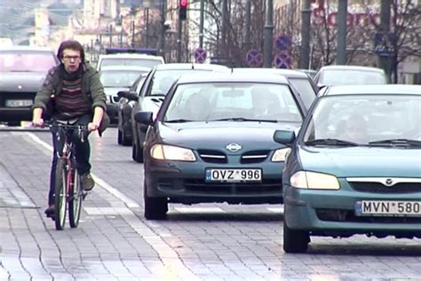 Paveikslėlis su 