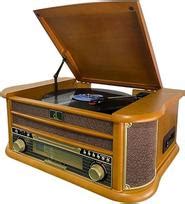 retro radijo magnetola su kasetiniu grotuvu ir garsiakalbiais