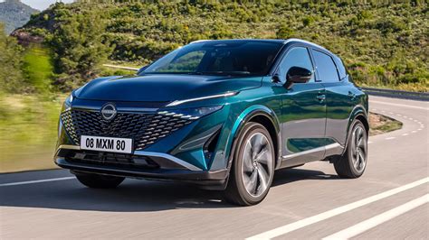 Nissan Qashqai važiuojantis bekele