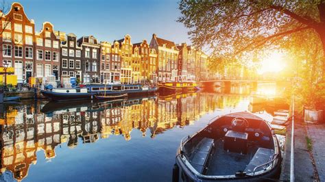 Amsterdamo kanalai su gyvenamaisiais laivais