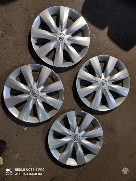 Toyota automobilio ratų gaubtai ir ratai