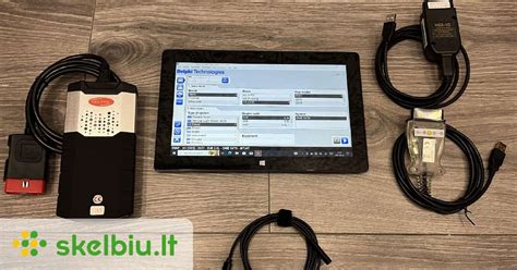 Vaizdas su įvairiais autoservisų diagnostikos stendais