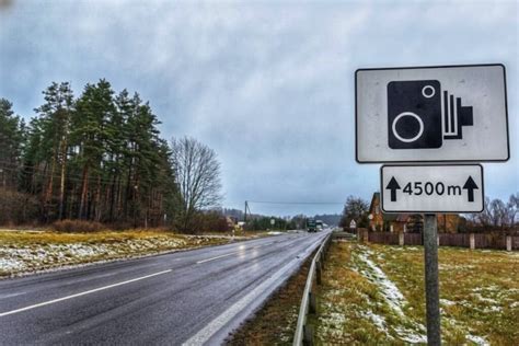 Kelio ženklas su lentele, nurodančia vidutinio greičio matuoklio ruožo ilgį