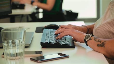 Infografika, lyginanti vežėjo atsakomybės draudimą ir krovinio draudimą