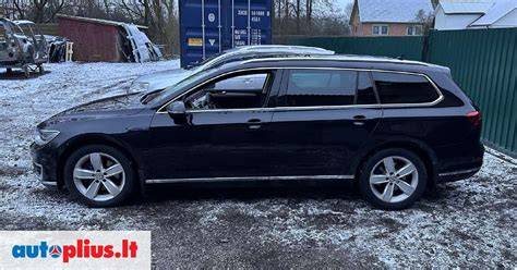 Volkswagen Passat ant automobilio sumontuotų R16 ir R18 ratlankių vizualinis palyginimas