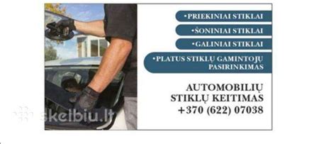 Profesionalus automobilių elektrikas montuoja signalizaciją