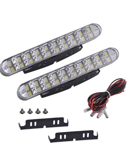automobiliniai LED dienos žibintai, įmontuoti į automobilį