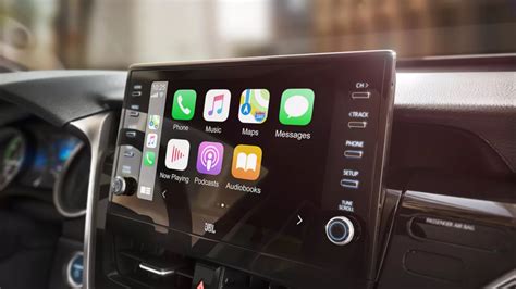 Schema, kaip prijungiama Android multimedijos sistema prie automobilio laidų, su akcentu ant paslėpto laidų sujungimo.