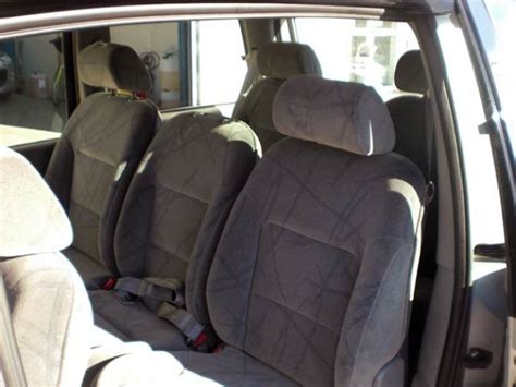 Interior photo of Peugeot 806 showing spaciousness and seat configuration