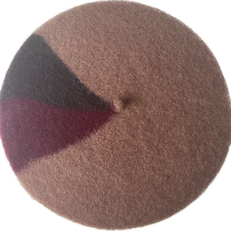 įvairių automobilių modelių nuotraukos su skirtingomis spalvomis