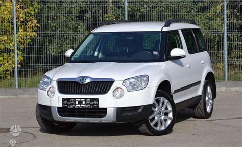 Skoda Yeti apžvalgos nuotrauka su patenkintu savininku