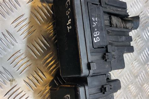 schematinis automobilio saugiklių dėžės išdėstymas ir saugiklių reikšmės