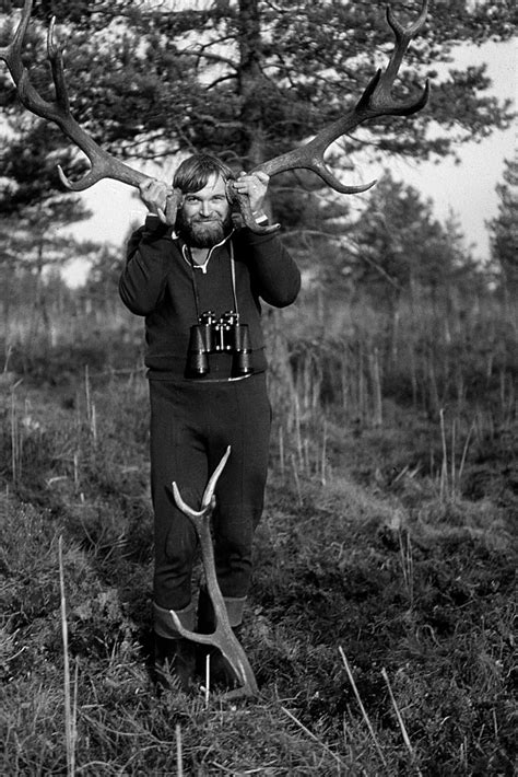 Infografika su navigacinių žibintų išdėstymu ir matomumo kampais ant laivo