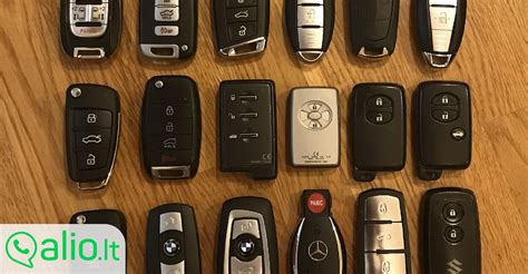 Įvairių automobilių raktų asortimentas