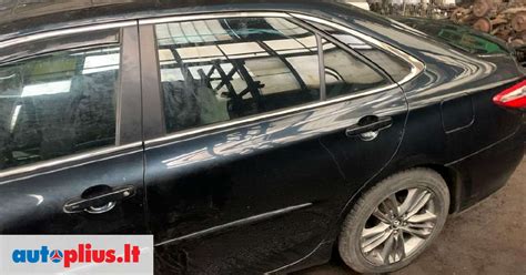 Sugadintas automobilis po autoįvykio