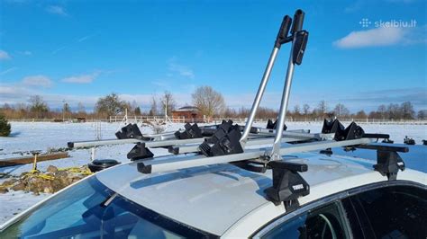 Teminis foto: Nissan Note su stogo skersiniais ir dviračių laikikliais