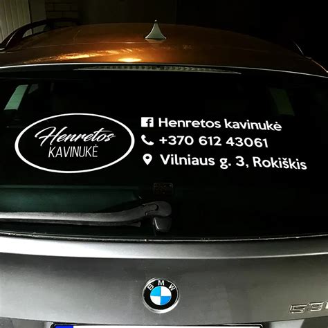 Nuotrauka: Crit'Air ekologinis lipdukas ant automobilio stiklo