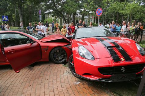 BMW M4 ir Ferrari avarijos Palangoje nuotrauka