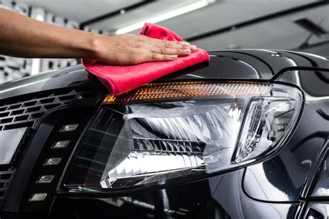 Rankinio automobilio plovimo meistro darbas