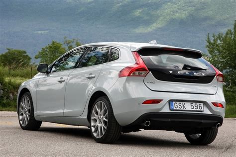 Volvo V40 salono interjero vaizdas su centrine konsole