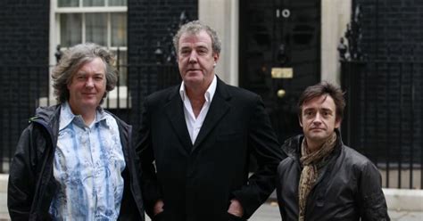 Legendinės laidos „Aukščiausia pavara“ vedėjų trijulė: Jeremy Clarksonas, Richardas Hammondas ir Jamesas May.