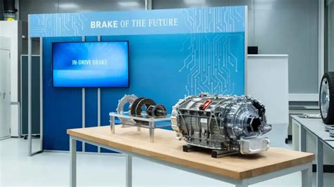 Elektrinio dviviečio automobilio interjero nuotrauka
