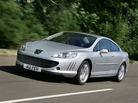 Peugeot 407 Coupe variklio skyriaus nuotrauka