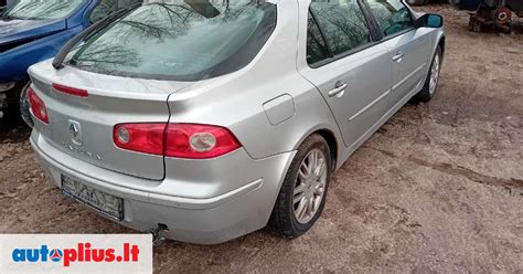 Renault Laguna 2006 automobilis su standartiniais ratlankiais