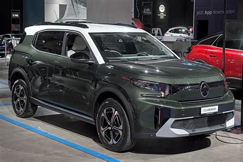 Tematinė nuotrauka: prancūziški automobiliai (pvz., Renault, Peugeot, Citroën) Europoje
