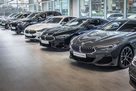 Salono nuotrauka su naudotais BMW automobiliais