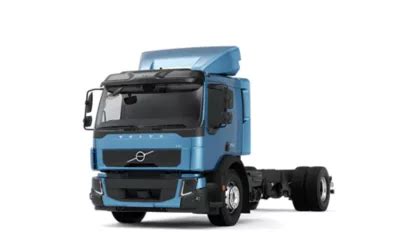 Volvo FE sunkvežimis mieste, demonstruojantis manevringumą