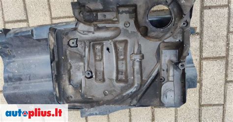 Teminė Peugeot 407 nuotrauka, atidarytas variklio dangtis