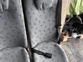 Teminė nuotrauka su automobilio interjeru ir užsegtais saugos diržais