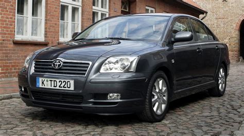 „Toyota Avensis“ (T25) interjeras