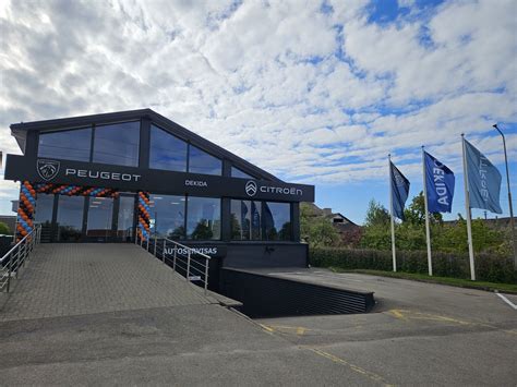 UAB „Dekida“ autocentro fasadas Šiauliuose