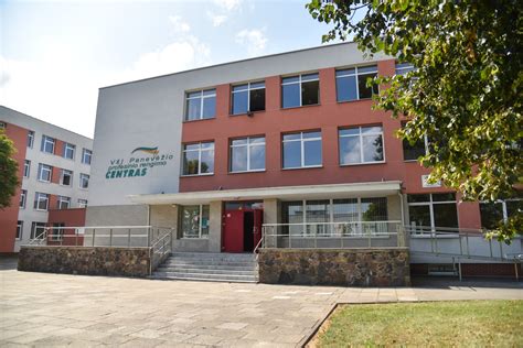 Schema, iliustruojanti C ir CE kategorijų vairuotojų profesinio rengimo ir kvalifikacijos kėlimo etapus ir trukmę.