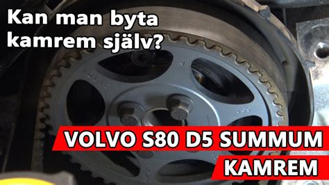 Volvo S80 variklio skyriaus schema su pažymėta pagalbinių diržų sistema
