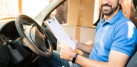 Tematinė nuotrauka, vaizduojanti kelionės lapą ir automobilio raktelius
