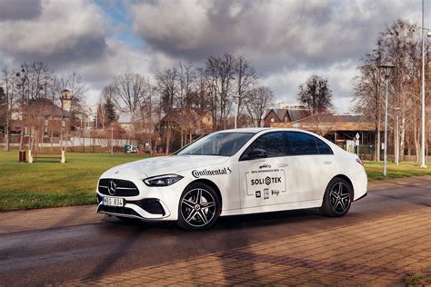 Tematinė Mercedes-Benz C klasės automobilio iliustracija